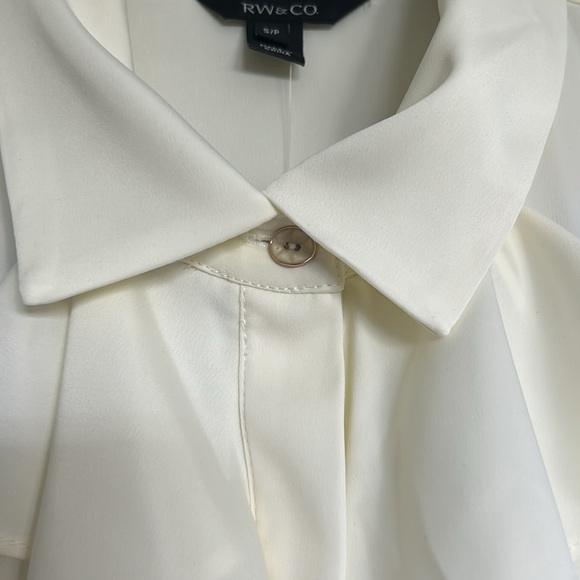 RW&CO. | Sleeveless Buttoned-Down Blouse With Shirt Collar & Jabot | Small - Picture 8 of 9